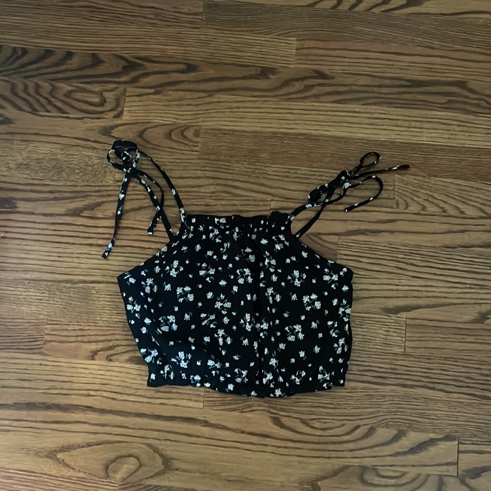 black with flowers cropped tank top - Picture 2 of 2